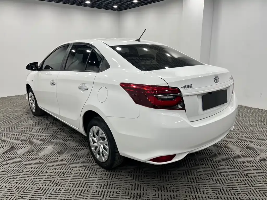 Toyota Vios — фото 5