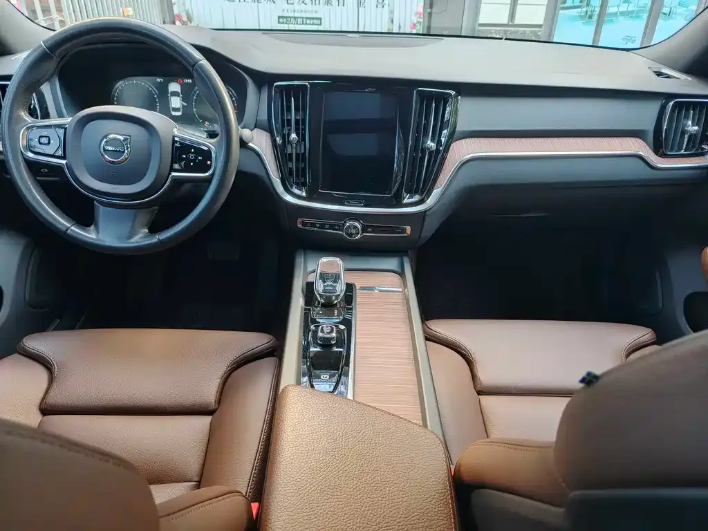 Volvo S60 — фото 10