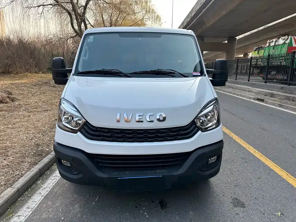 IVECO Ousheng — фото 1