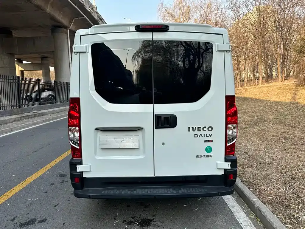 IVECO Ousheng — фото 8