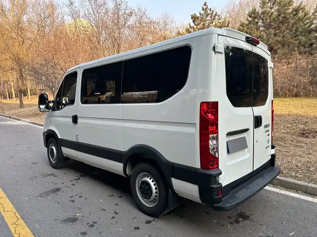 IVECO Ousheng — фото 10