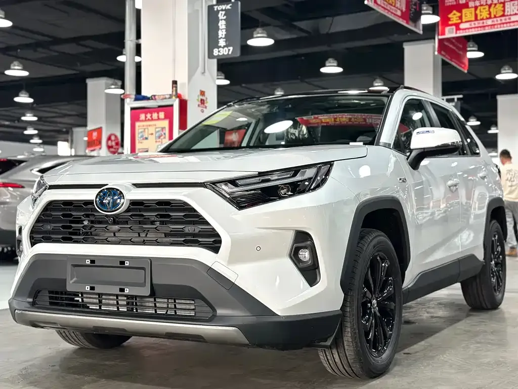 Toyota RAV4 — фото 1