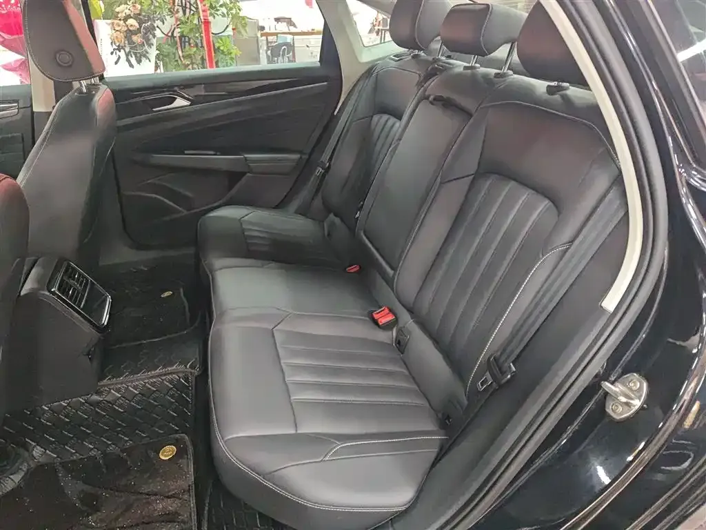 Volkswagen Passat — фото 8