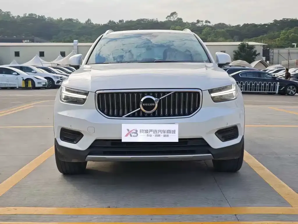 Volvo XC40 — фото 2