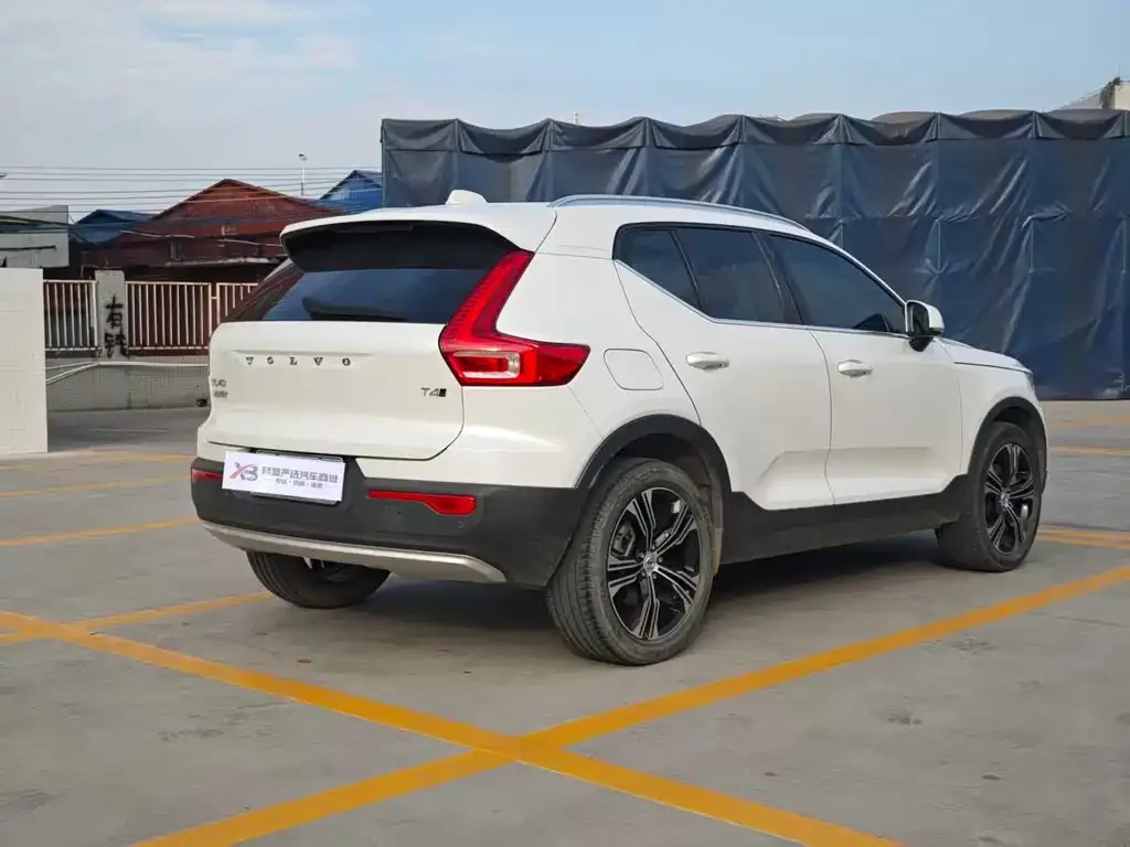 Volvo XC40 — фото 3