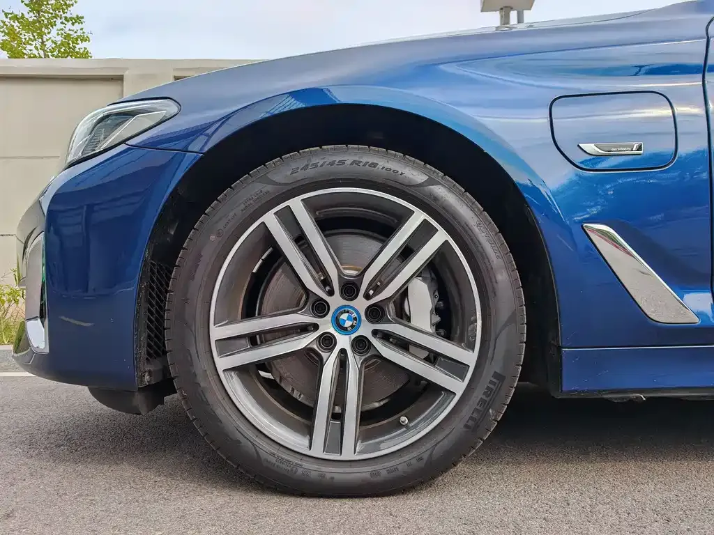 BMW 5 Series New Energy — фото 8