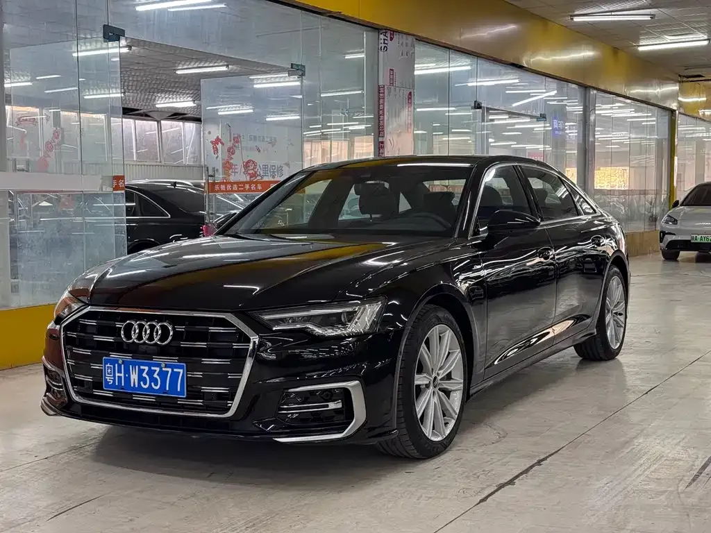 Audi A6L — фото 1