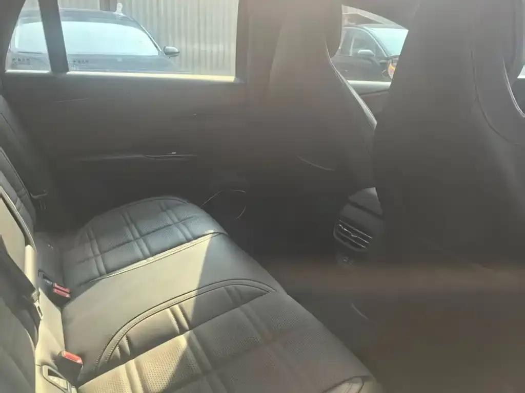 Hongqi EH7 — фото 2