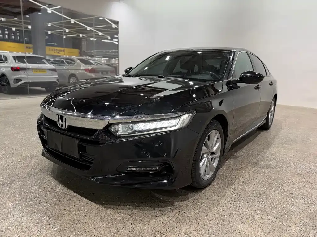 Honda Accord — фото 1