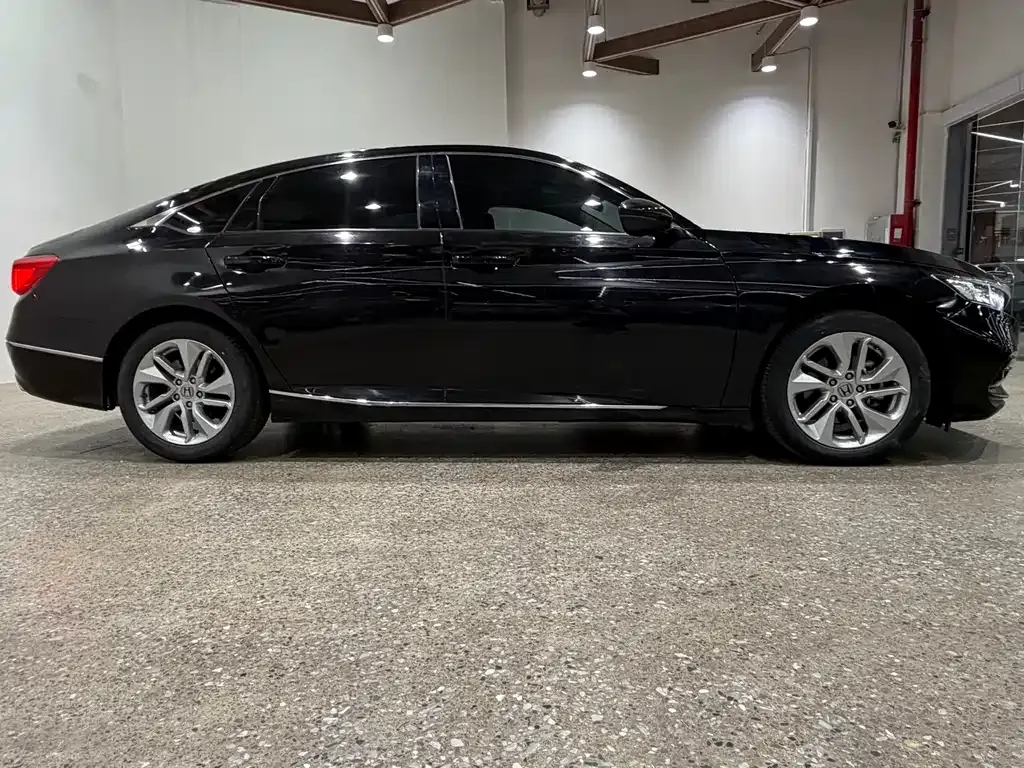 Honda Accord — фото 10