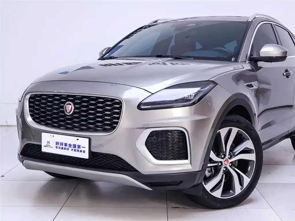 Jaguar E-PACE — фото 8