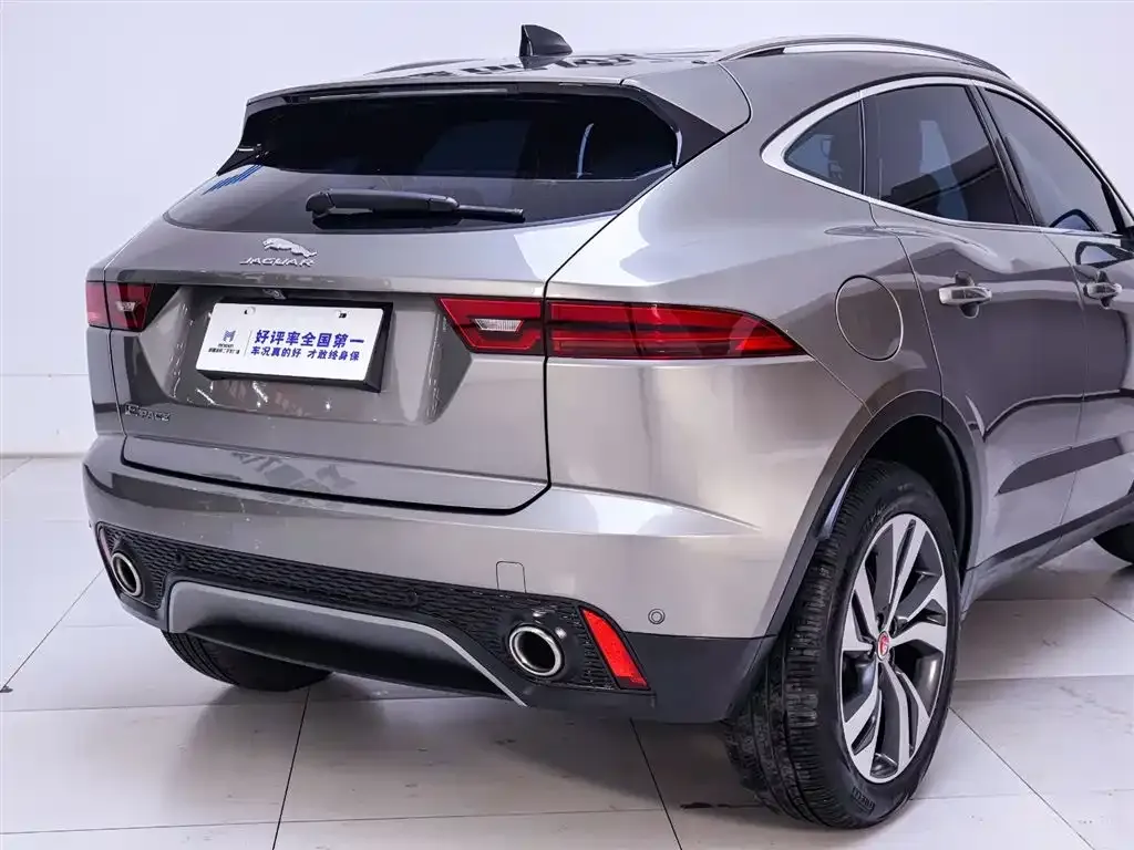 Jaguar E-PACE — фото 9