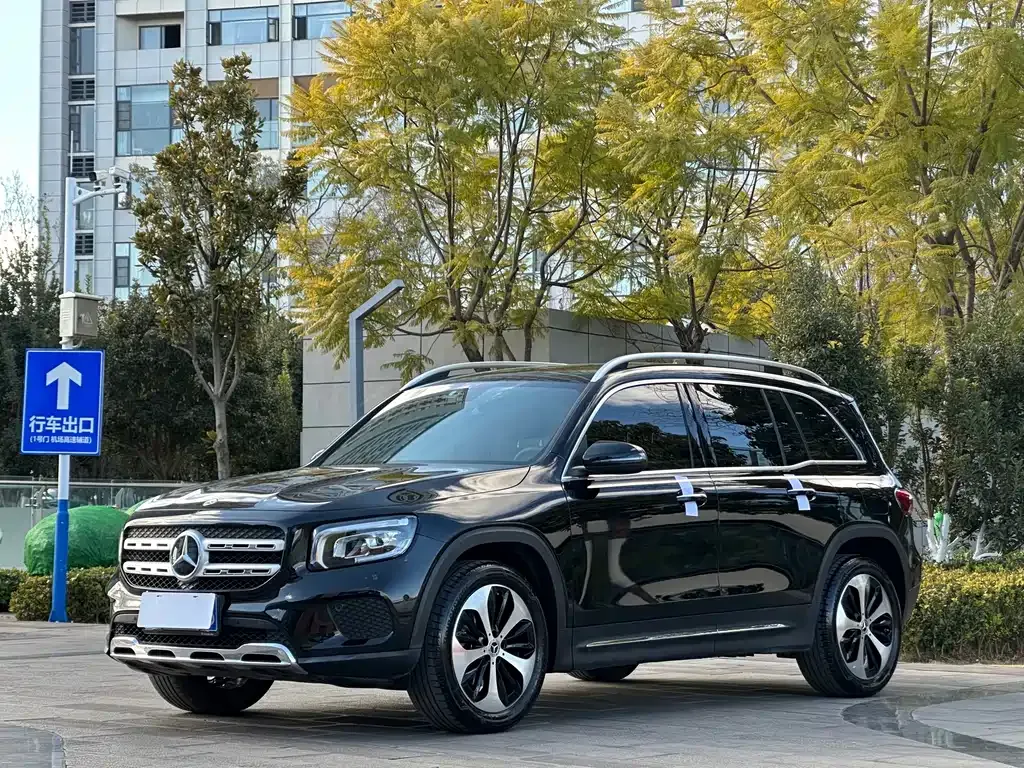Mercedes-Benz GLB — фото 1
