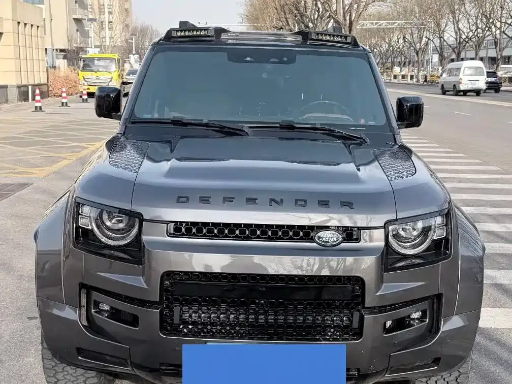 Land Rover Defender — фото 1