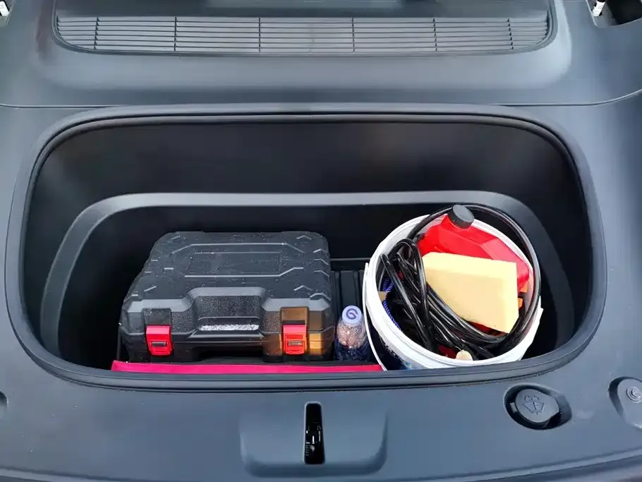 Tesla Model Y — фото 10