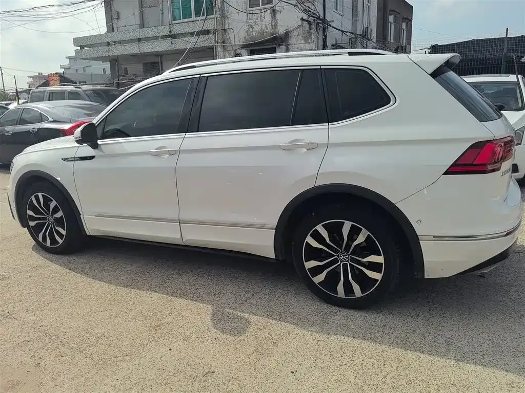 Volkswagen Tiguan L — фото 5