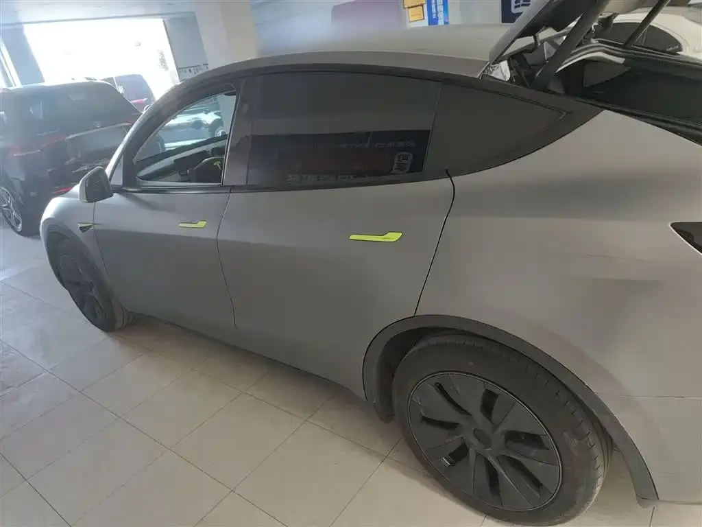 Tesla Model Y — фото 10