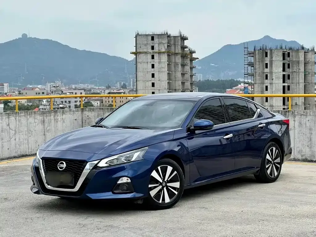 Nissan Teana — фото 1