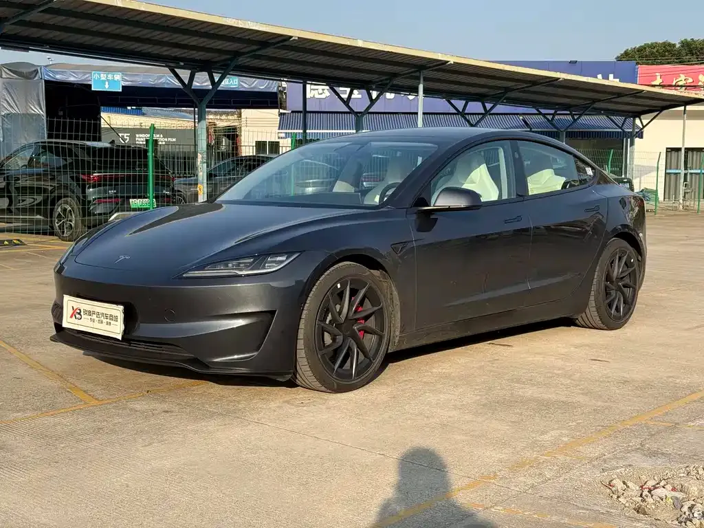 Tesla Model 3 — фото 1