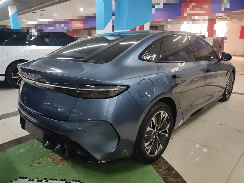 BYD Seal — фото 10