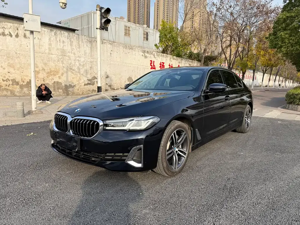 BMW 5 Series — фото 1
