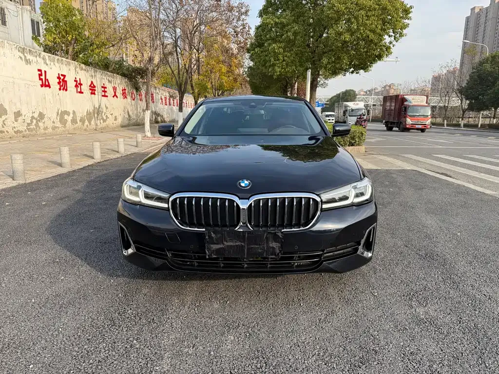 BMW 5 Series — фото 10