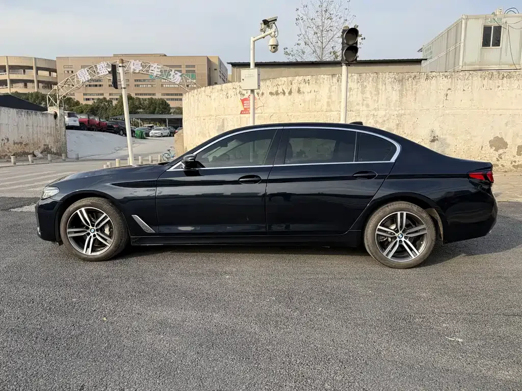 BMW 5 Series — фото 4