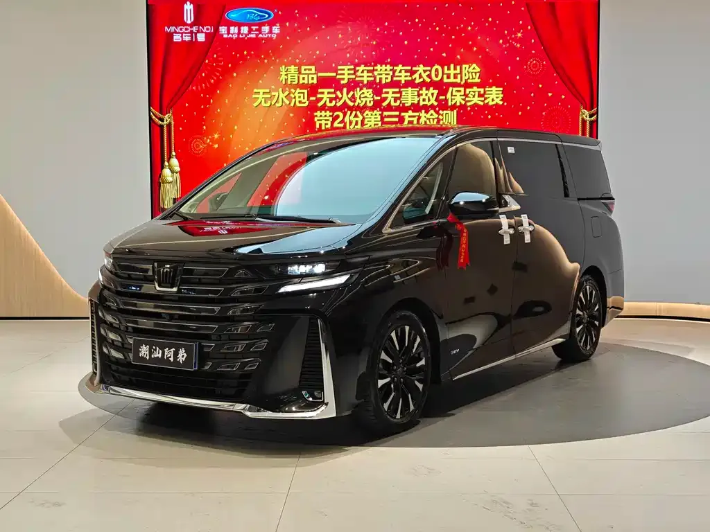 Toyota Vellfire — фото 1