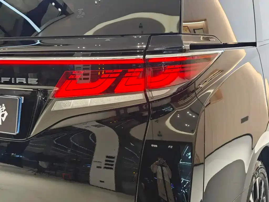 Toyota Vellfire — фото 9