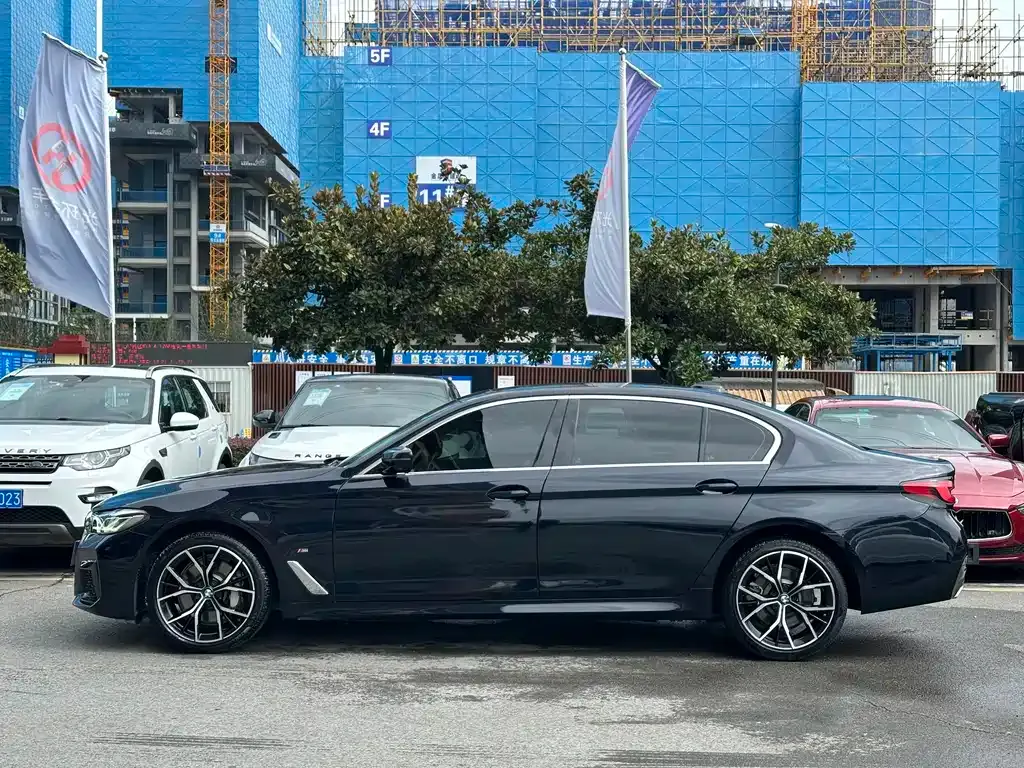 BMW 5 Series — фото 8