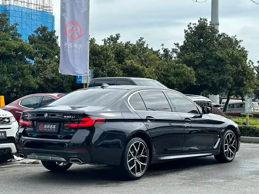 BMW 5 Series — фото 6