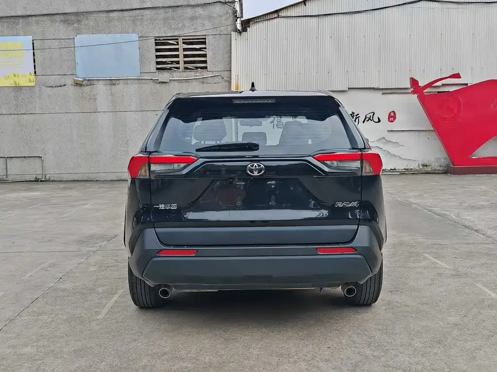 Toyota RAV4 — фото 6