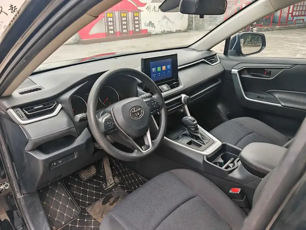 Toyota RAV4 — фото 4