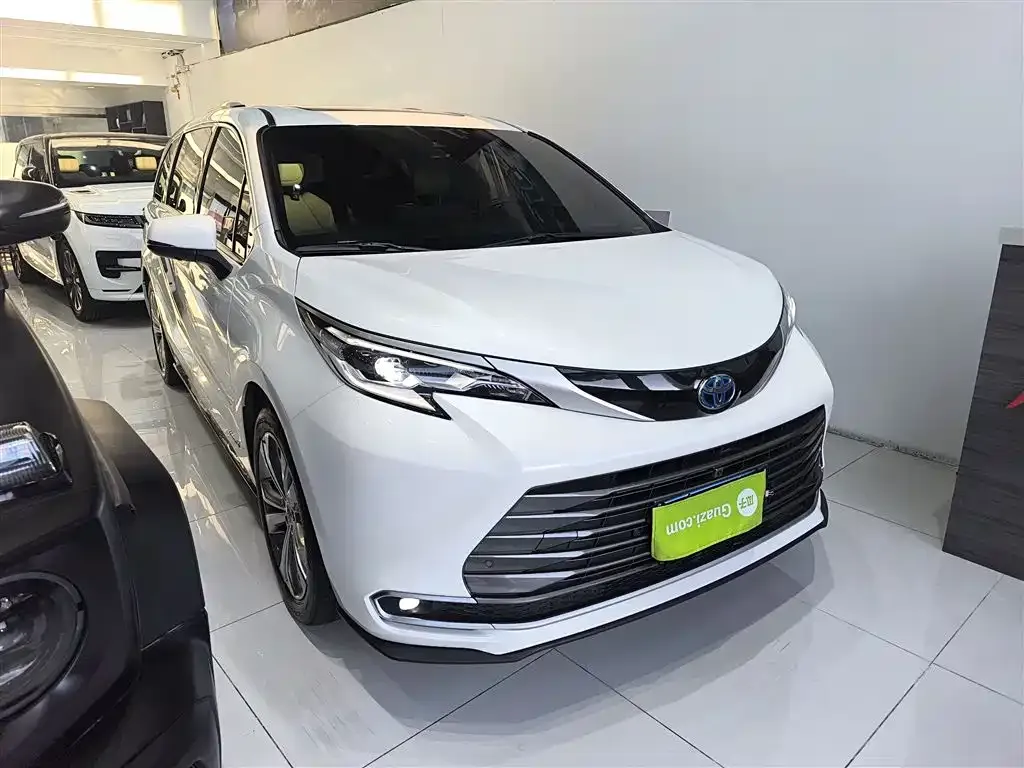 Toyota Sienna — фото 8