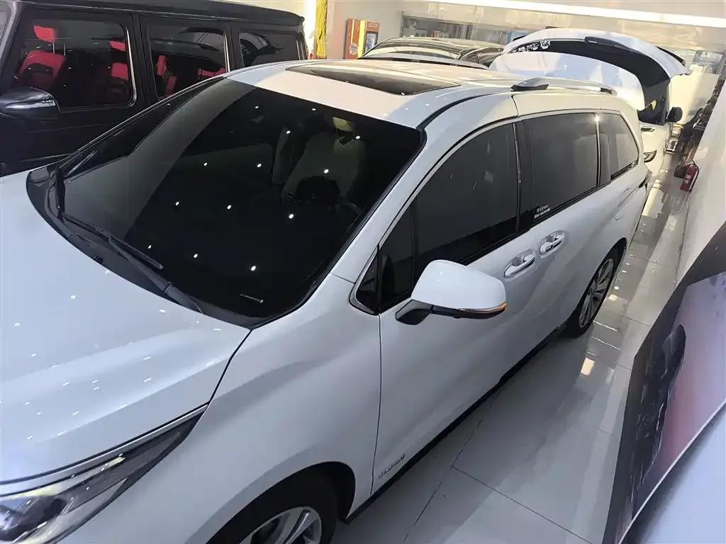 Toyota Sienna — фото 4
