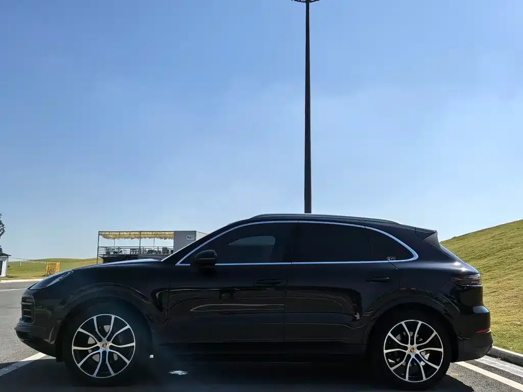 Porsche Cayenne — фото 2