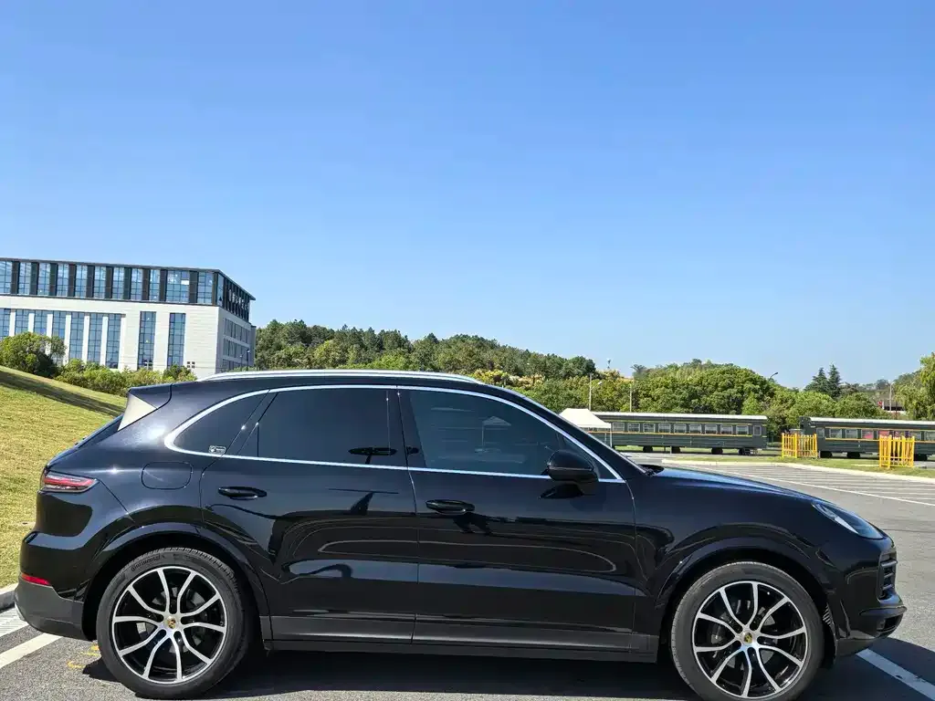 Porsche Cayenne — фото 10