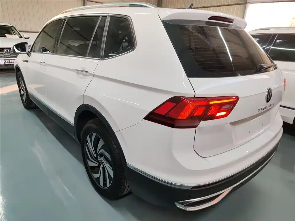 Volkswagen Tiguan L — фото 5