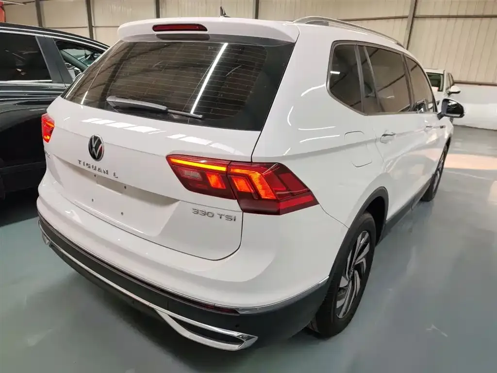 Volkswagen Tiguan L — фото 7