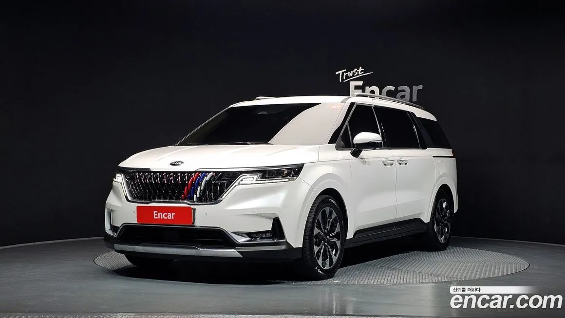 Kia Carnival — фото 1