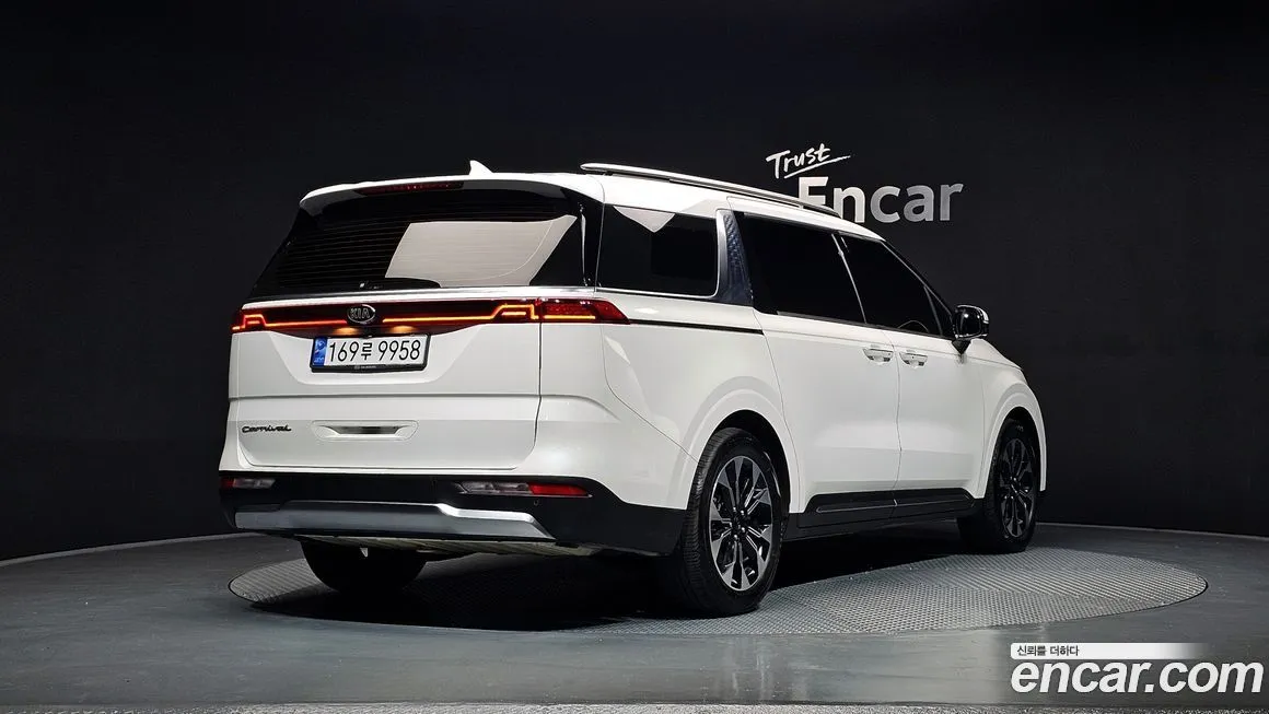 Kia Carnival — фото 10