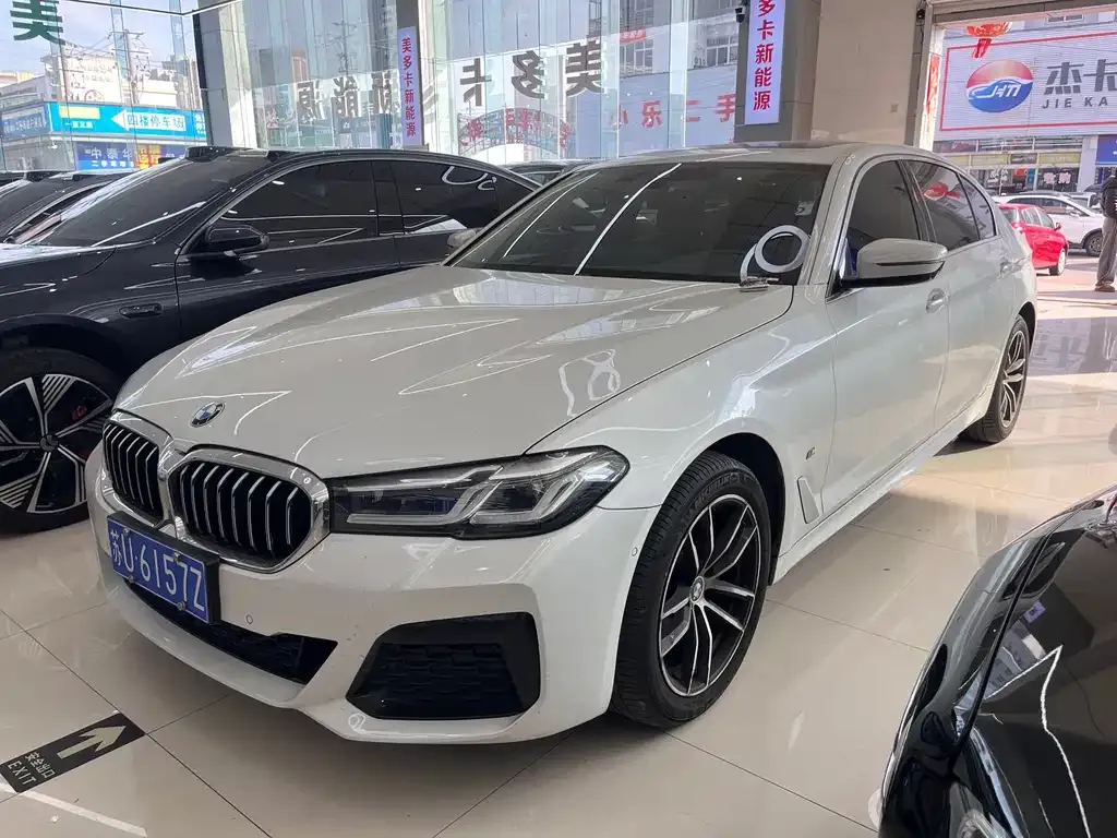 BMW 5 Series — фото 1