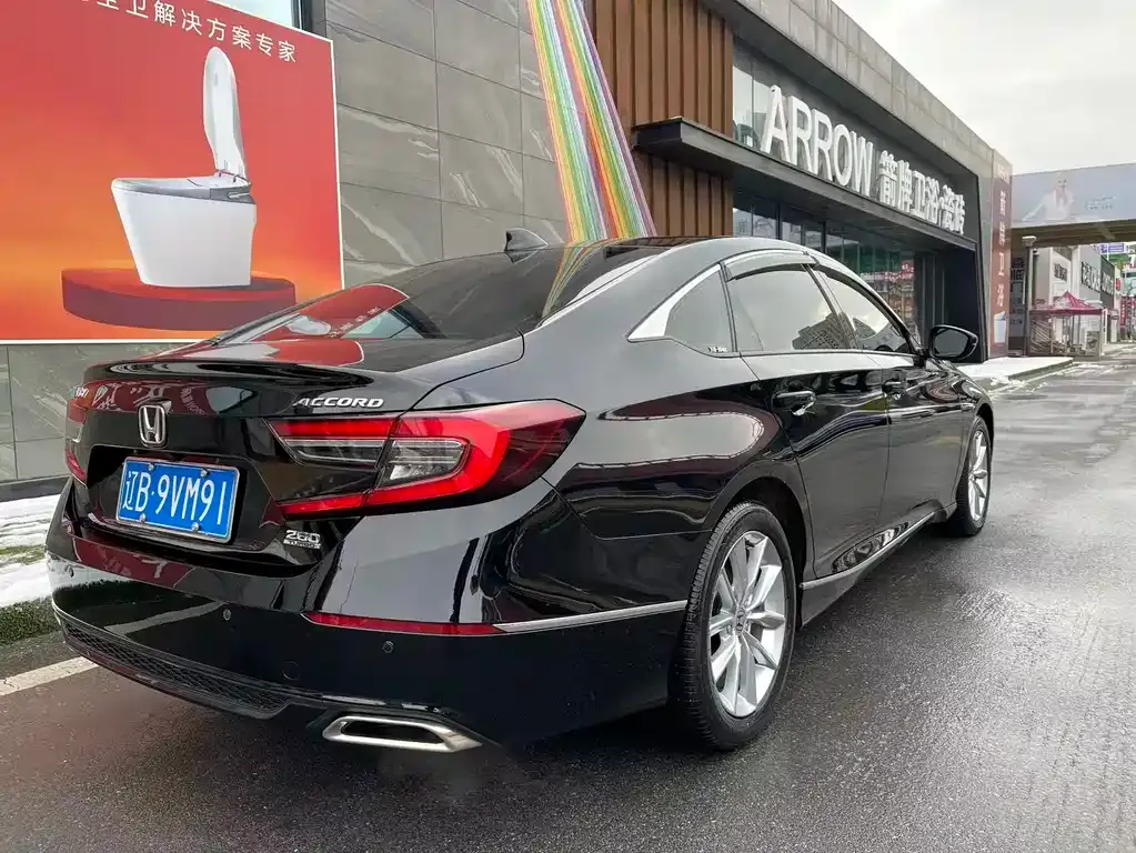 Honda Accord — фото 9