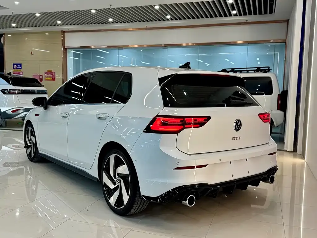 Volkswagen Golf GTI — фото 3