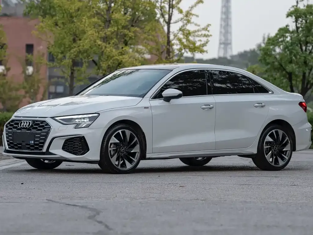 Audi A3 — фото 1