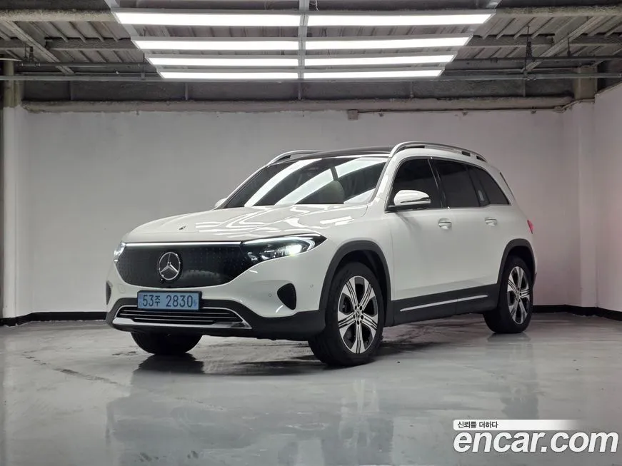 Mercedes-Benz EQB — фото 1