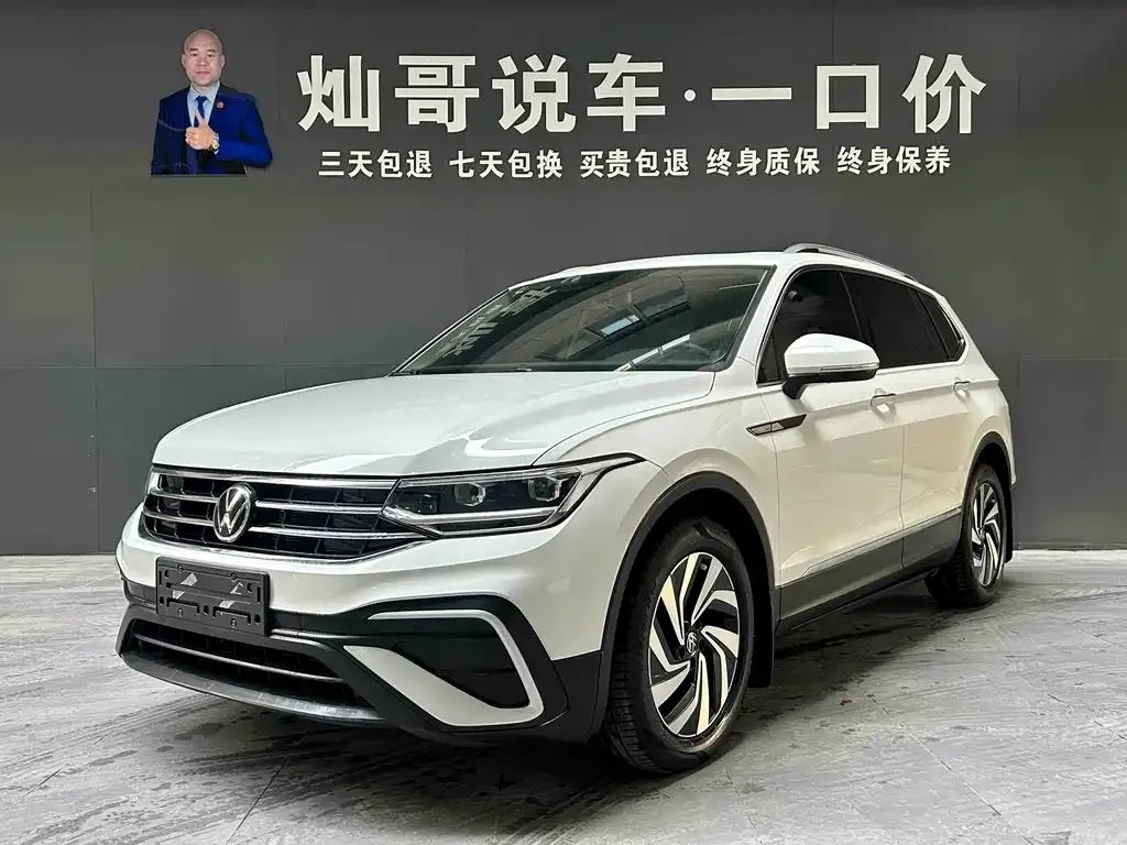 Volkswagen Tiguan L — фото 1