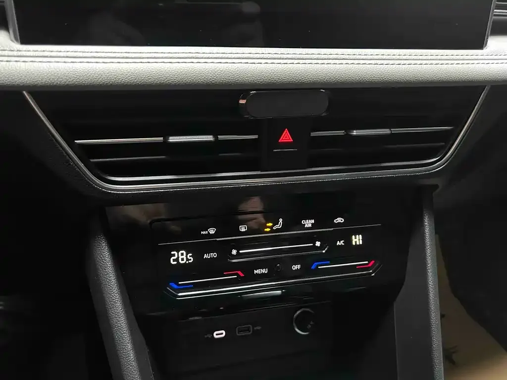 Volkswagen Tiguan L — фото 4