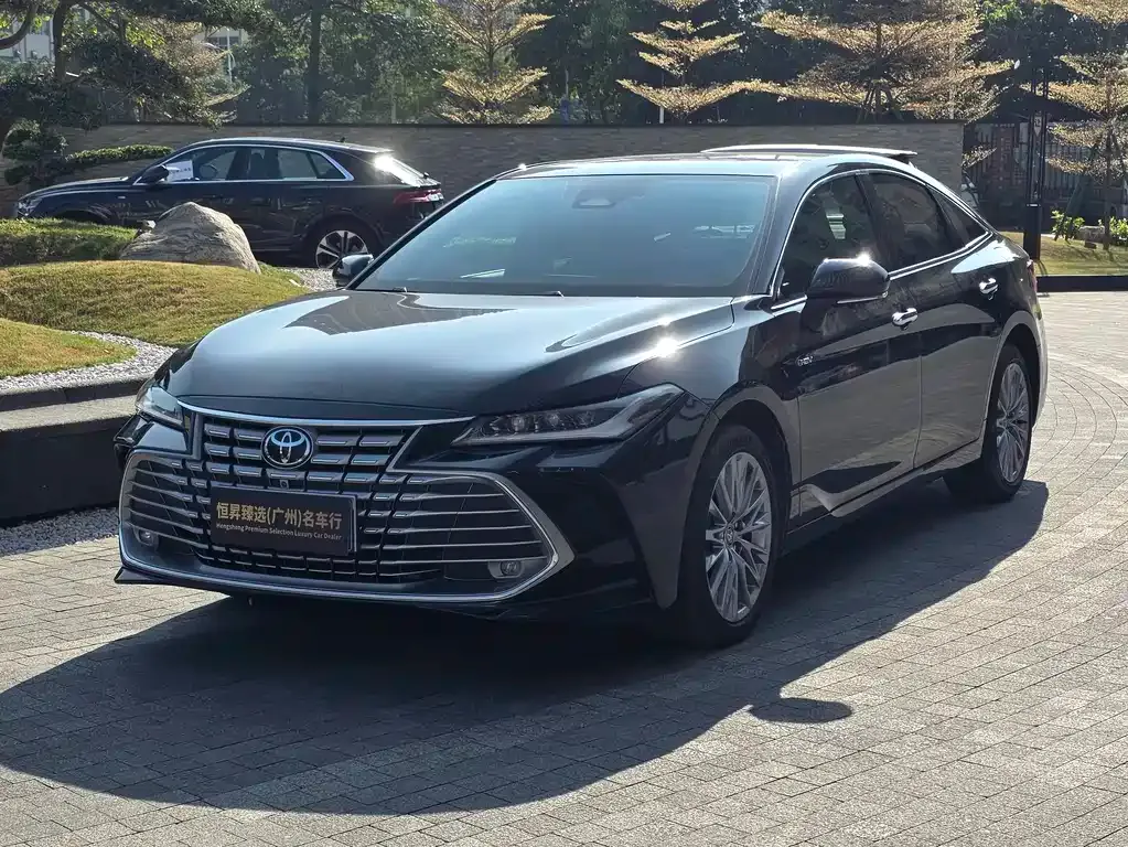Toyota Avalon — фото 1