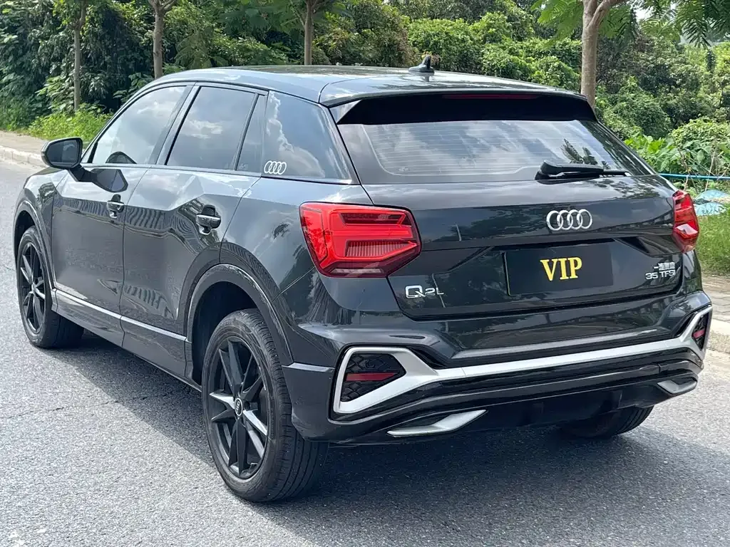 Audi Q2L — фото 8